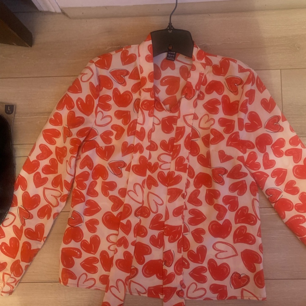 Like new heart tie blouse